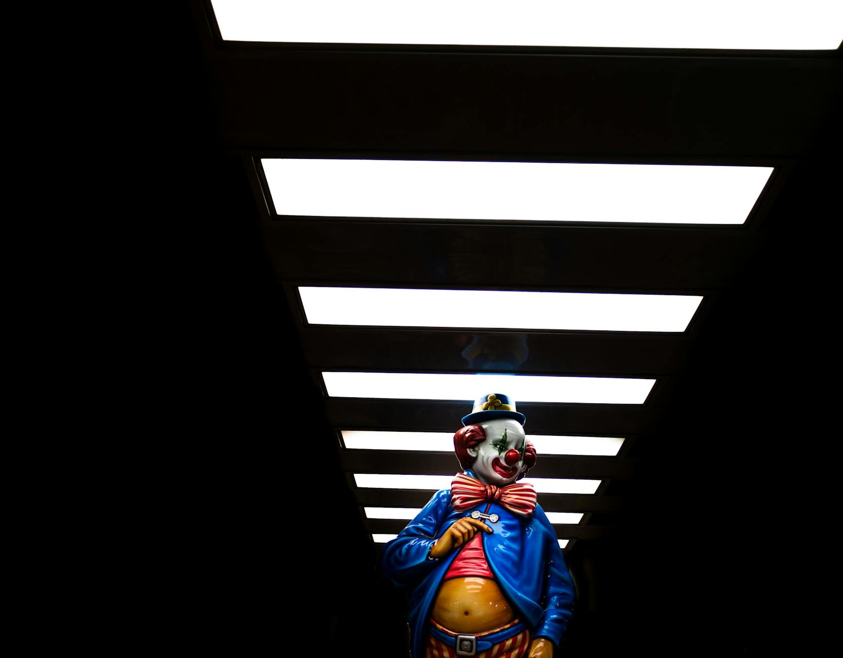 Photo by GEORGE DESIPRIS on <a href="https://www.pexels.com/photo/clown-inside-tunnel-1709035/" rel="nofollow">Pexels.com</a>